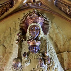 Plafón Virgen de Montserrat, Antigua Placa de la Virgen, Escena Religiosa, Alto Relieve Escayola, Icono Escultórico Escayola, Altar Virgen