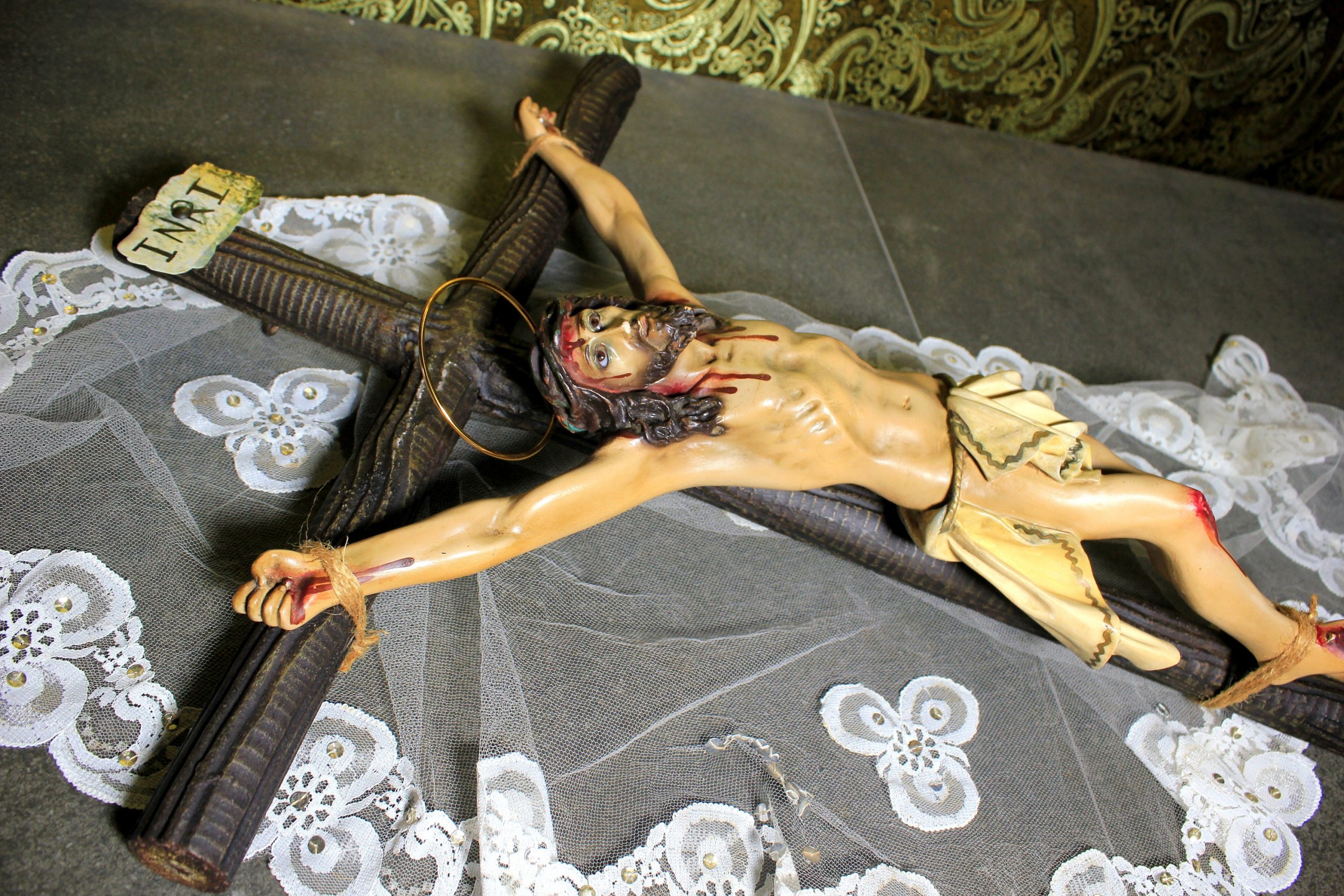 Gran Crucifijo de Cristo, Antiguo Crucifijo Escayola, Antigua Cruz Madera, Crucifijo Español, Crucifijo Cristiano, Ojos de Cristal - Imagen 3