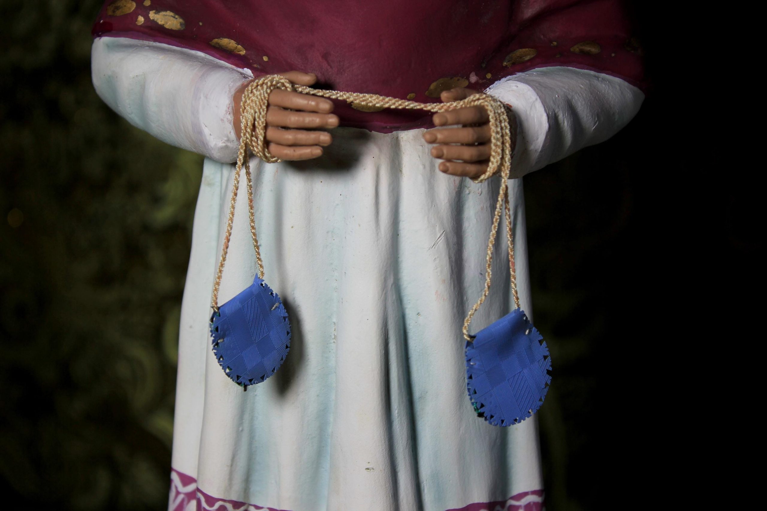 San Carlos Borromeo, Santo 46 cm, Escultura Santo Olot, Estatua Escayola Cataluña, Estatua Santo, Base Madera, Escultura Ojos Cristal. - Imagen 2